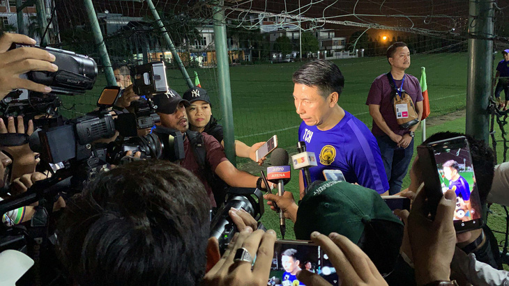 HLV và cầu thủ Malaysia làm lơ truyền thông Việt Nam - Ảnh 2.