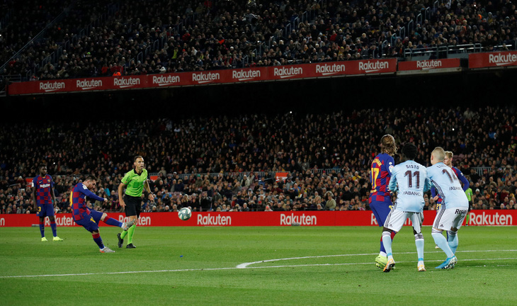 Đêm của Messi: 2 siêu phẩm đá phạt và 1 quả phạt đền - Ảnh 2.
