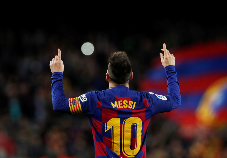 Đêm của Messi: 2 siêu phẩm đá phạt và 1 quả phạt đền - Ảnh 1.