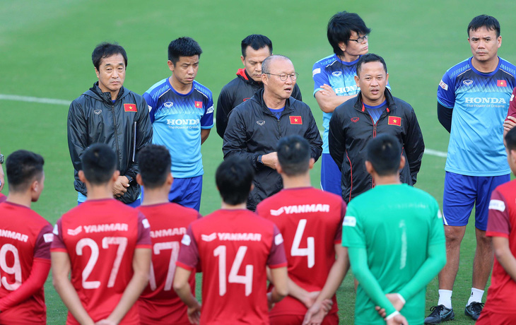 HLV Park Hang Seo loại 5 cầu thủ, bổ sung 3 người từ đội U22 lên tuyển quốc gia - Ảnh 1.