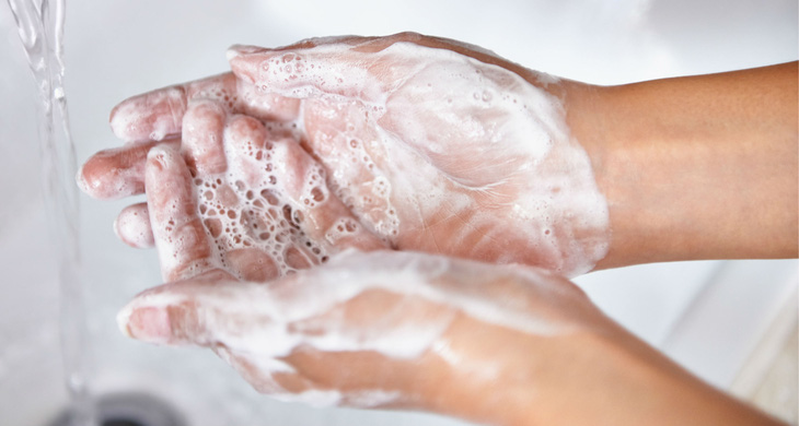 Dành có 10 giây để rửa tay, không sạch nổi vi trùng đâu! - Ảnh 1.