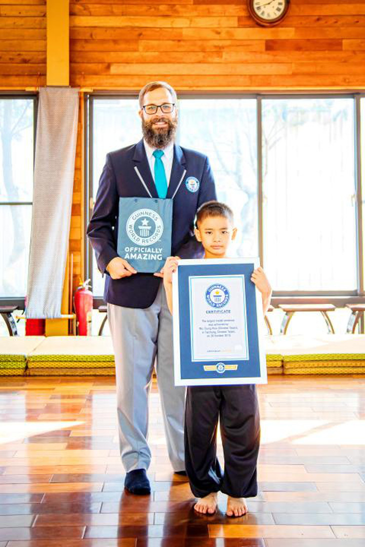 Lập kỷ lục Guinness nhờ sở hữu 158 huy chương võ thuật khi mới 7 tuổi - Ảnh 1.