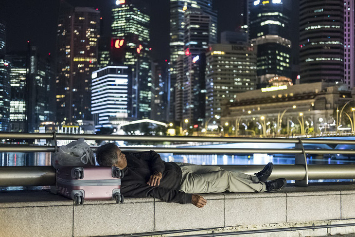 Hàng ngàn dân Singapore ngủ bụi mỗi đêm - Ảnh 1.