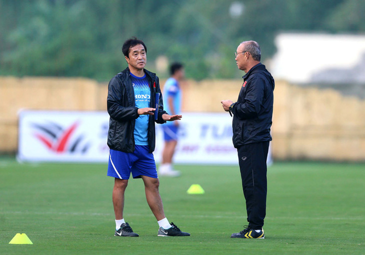 VFF ký hợp đồng 3 năm với trợ lý Lee Young Jin - Ảnh 1.