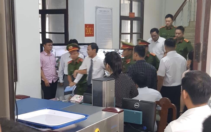 Xét xử vợ chồng LS Trần Vũ Hải: tòa tiếp tục hạn chế báo chí