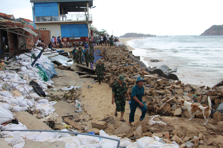 100 tỉ đồng xây lại kè biển Nhơn Hải bị bão đánh sập - Ảnh 2.