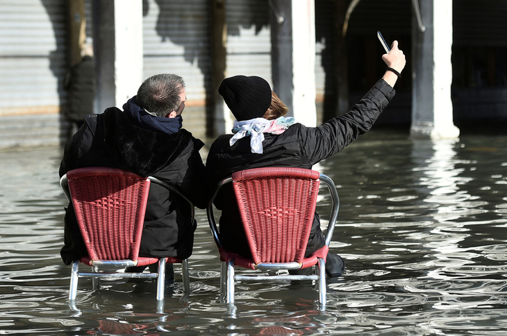 Venice ban bố tình trạng khẩn cấp vì lụt thiệt hại hàng triệu USD - Ảnh 2.
