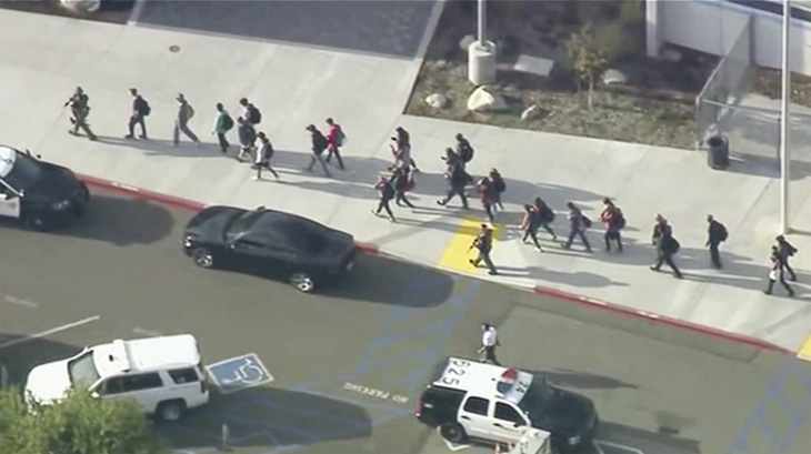 Xả súng khiến ít nhất 6 người bị thương tại trường học California - Ảnh 3.