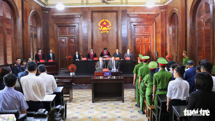 Gây thiệt hại 1.338 tỉ, đại gia ngân hàng Hứa Thị Phấn tiếp tục vắng mặt tại tòa - Ảnh 2.