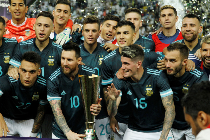 Messi ghi bàn giúp Argentina đánh bại Brazil - Ảnh 1.