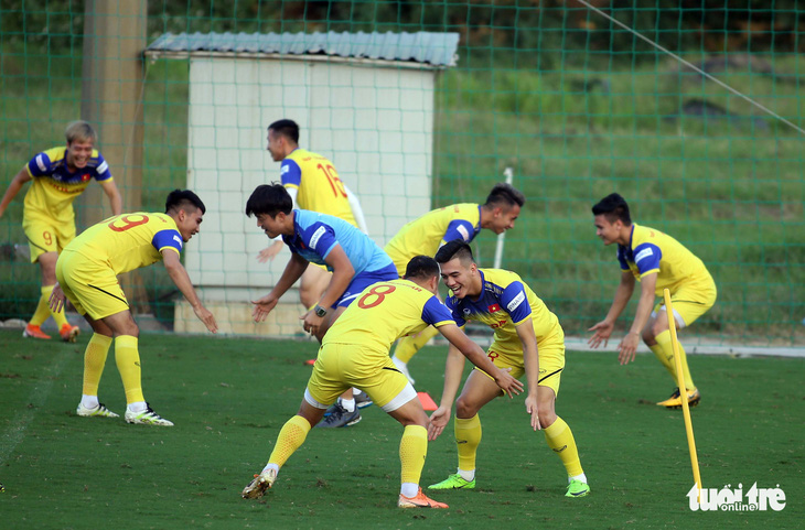 Tuyển Việt Nam vui đùa trong bài tập tranh chấp chờ đấu với Thái Lan - Ảnh 3.