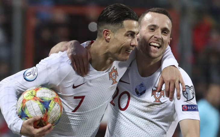 Ronaldo ghi bàn thứ 99 giúp Bồ Đào Nha đoạt vé dự Euro 2020