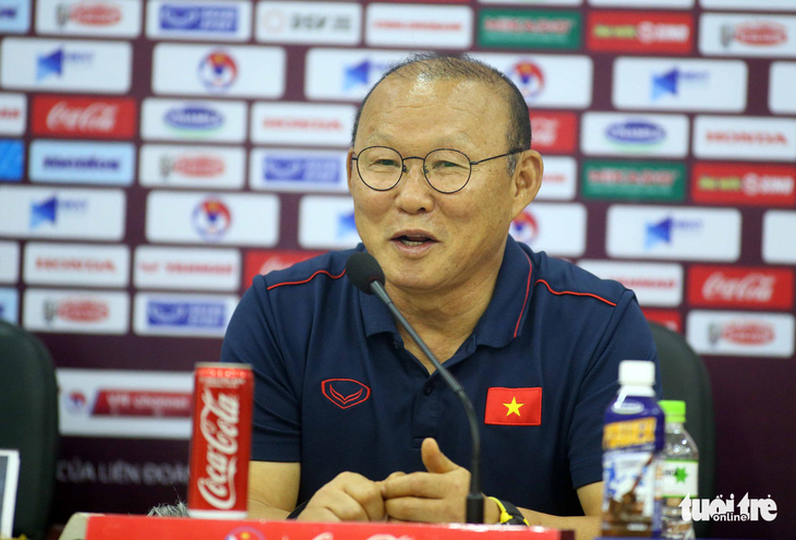 50 sắc thái của ông Park trong buổi họp báo trước trận gặp Thái Lan - Ảnh 2.