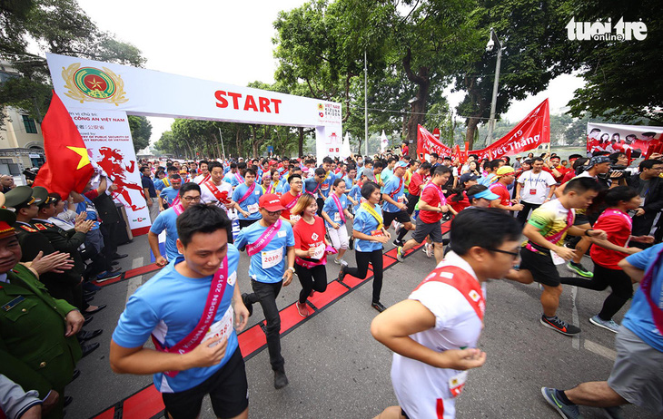 Cuộc đua Kizuna Ekiden của tình bằng hữu, vì an toàn giao thông - Ảnh 1.