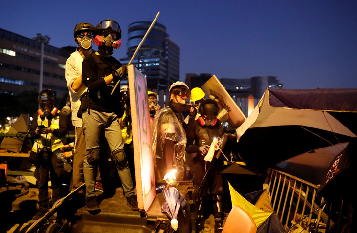 Tòa tối cao Hong Kong: Lệnh cấm người biểu tình đeo mặt nạ là vi hiến - Ảnh 1.