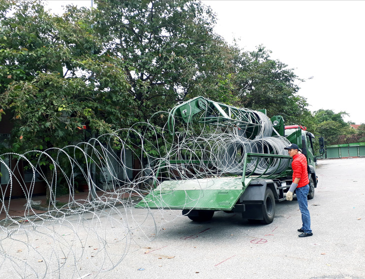 Dựng rào thép gai quanh Mỹ Đình để bảo vệ trận Việt Nam- Thái Lan - Ảnh 3.
