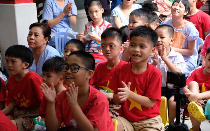 Vụ nhân viên Trung tâm Hỗ trợ xã hội dâm ô nhiều bé gái: Sàng lọc, giám sát nhân viên - Ảnh 1.