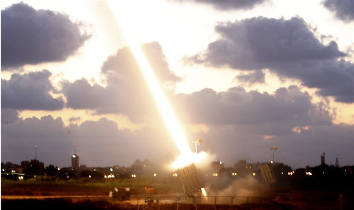 Israel phóng tên lửa tấn công quân đội Syria và Iran - Ảnh 2.