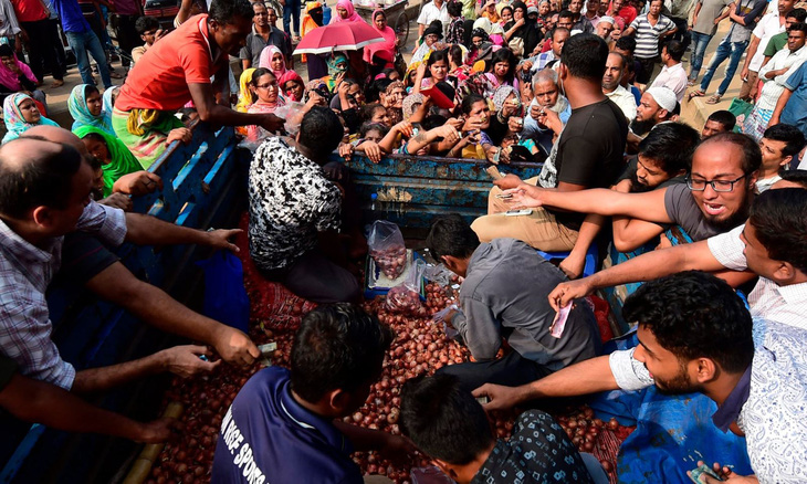 Người dân Bangladesh chật vật vì thiếu hành khô - Ảnh 1.