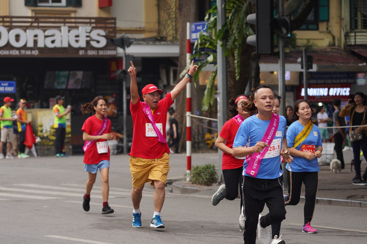 Vietjet cùng máy bay Amy chạy tiếp sức tại giải Kizuna Ekiden 2019 - Ảnh 6.