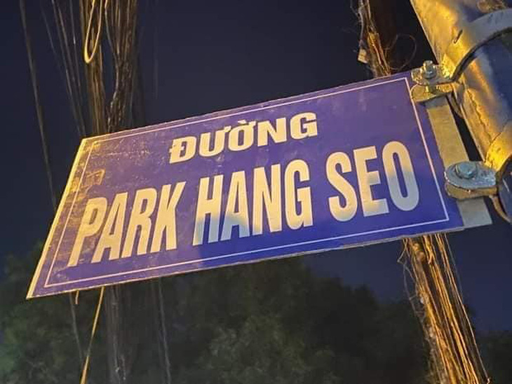 Tháo dỡ biển đường Park Hang Seo - Ảnh 1.