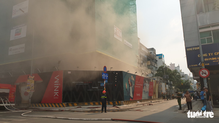 Cháy công trình khách sạn ở trung tâm quận 1, TP.HCM - Ảnh 2.