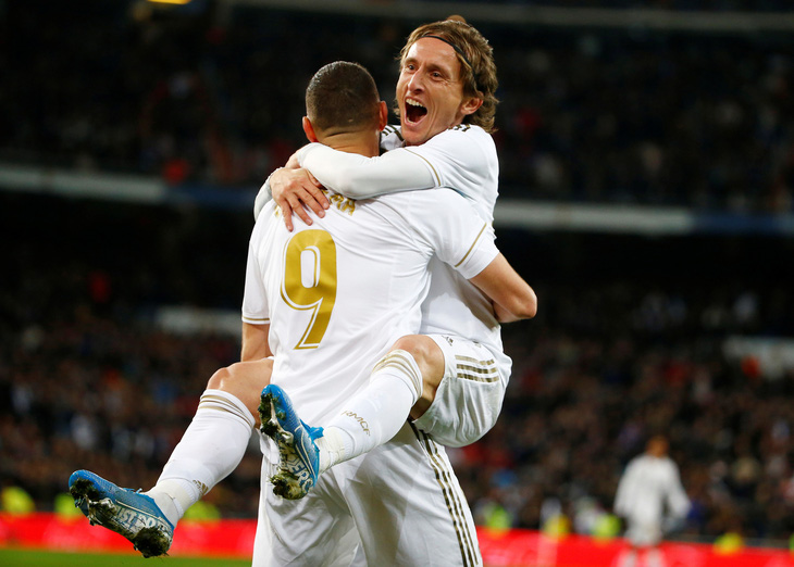 Luka Modric rực sáng giúp Real Madrid bám sát Barca - Ảnh 1.