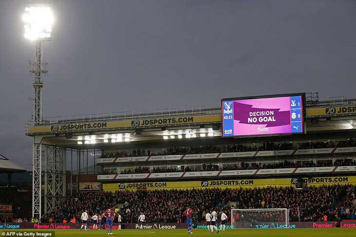 VAR và Firmino giúp Liverpool vượt ải Crystal Palace - Ảnh 1.