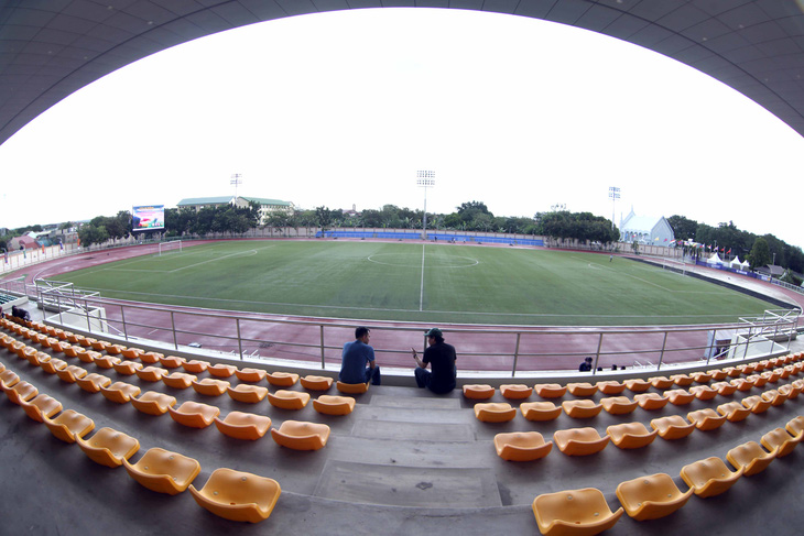 Ngắm sân Binan chỉ có 3.300 chỗ ngồi mà U22 Việt Nam sẽ thi đấu - Ảnh 5.