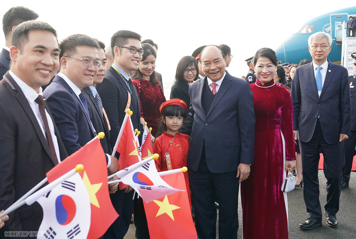 Thủ tướng tới Busan dự thượng đỉnh đặc biệt Hàn Quốc - ASEAN - Ảnh 2.