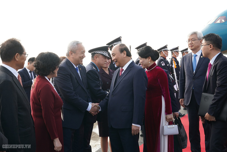 Thủ tướng tới Busan dự thượng đỉnh đặc biệt Hàn Quốc - ASEAN - Ảnh 3.