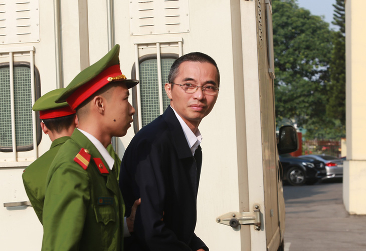 Phiên tòa đánh bạc ngàn tỉ: Hoãn phiên tòa vì ông Trương Minh Tuấn vắng mặt - Ảnh 3.