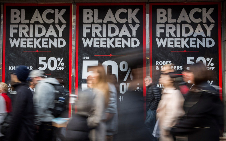 Chiêu kích cầu ngày hội mua sắm Black Friday ở Anh - Ảnh 1.