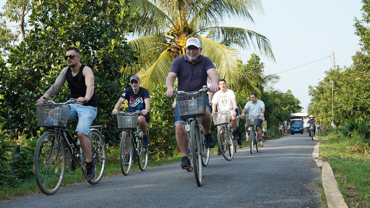 Săn tour khuyến mại tại gian hàng  lữ hành Fiditour - Ảnh 1.