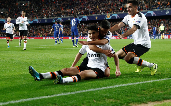Đánh rơi chiến thắng trước Valencia, Chelsea chưa thể ghi tên vào vòng knock-out - Ảnh 1.