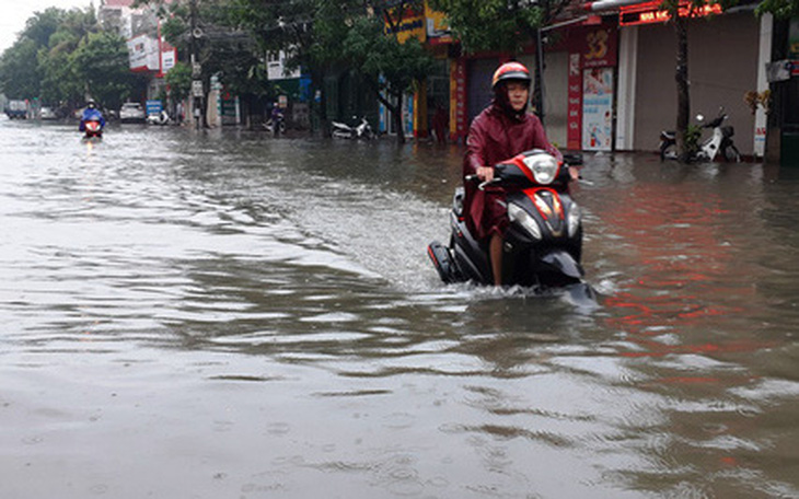 Miền Trung tiếp tục mưa lớn, miền Nam ngày nắng đêm mưa