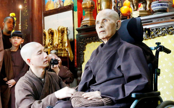 Thiền sư Thích Nhất Hạnh rời Huế về Thái Lan tịnh dưỡng