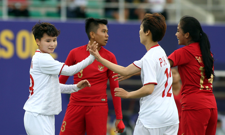 Tuyển nữ Việt Nam nhận 1 tỉ đồng tiền thưởng sau trận thắng Indonesia - Ảnh 1.