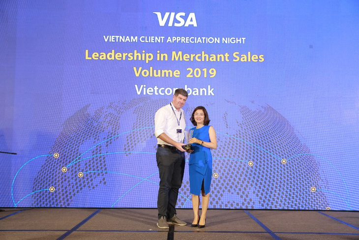 Vietcombank nhận 6 giải thưởng về thẻ - Ảnh 1.