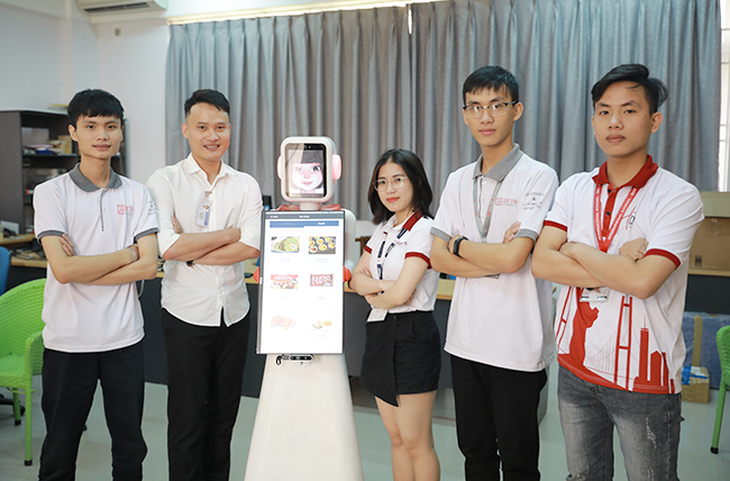 Nhóm nghiên cứu AI của ĐH Duy Tân chế tạo robot phục vụ - Ảnh 3.