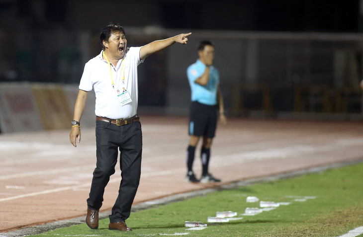 CLB B.Bình Dương tìm HLV ngoại cho V-League 2020 - Ảnh 1.