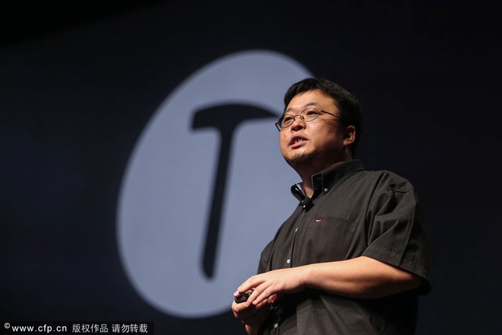Thiếu nợ, CEO hãng smartphone Trung Quốc bị cấm đi tàu, máy bay - Ảnh 1.