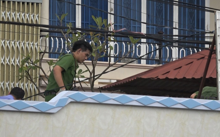 Video: Đột nhập tiệm vàng từ mái tôn lấy đi gần 200 cây vàng