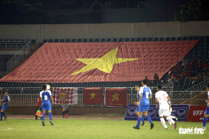 Sân Thống Nhất vắng tanh ngày U19 Việt Nam mở màn vòng loại châu Á 2020 - Ảnh 3.