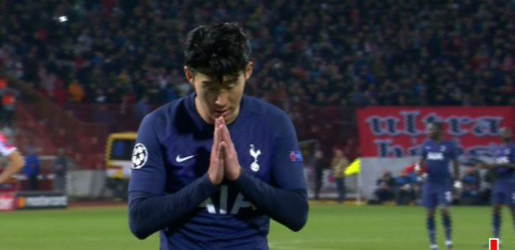 Son Heung Min chắp tay xin lỗi Gomes sau khi ghi bàn cho Tottenham - Ảnh 3.