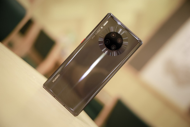 Huawei Mate 30 Pro – smartphone mang hơi thở tương lai chính thức mở bán tại Việt Nam - Ảnh 1.