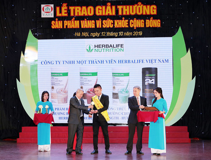 Herbalife Việt Nam nhận giải thưởng Sản phẩm Vàng vì Sức khỏe cộng đồng năm 2019 - Ảnh 1.