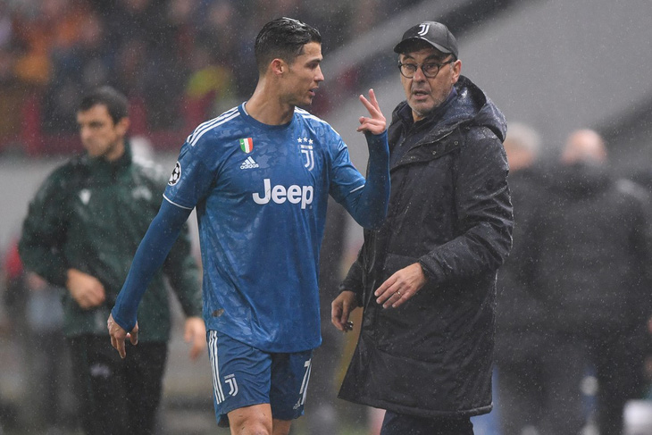 HLV Sarri: Ronaldo rất tức giận khi bị thay ra - Ảnh 1.