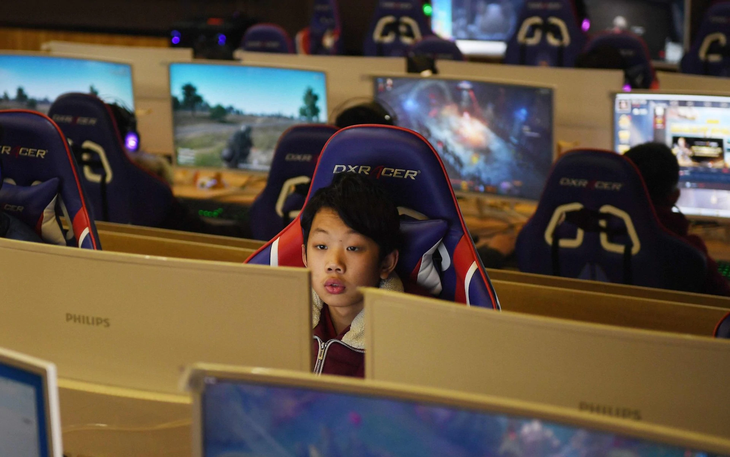 Trung Quốc cấm trẻ em chơi game xuyên đêm - Ảnh 1.