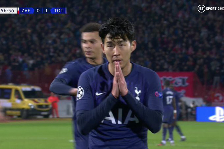 Son Heung Min chắp tay xin lỗi Gomes sau khi ghi bàn cho Tottenham - Ảnh 2.